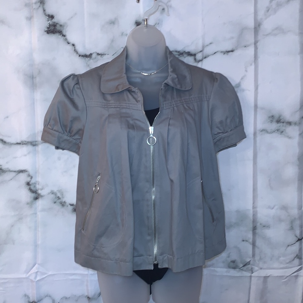 US 10 H&M Gray Button & Zipper Detail Mini Jacket / Cape with Pockets